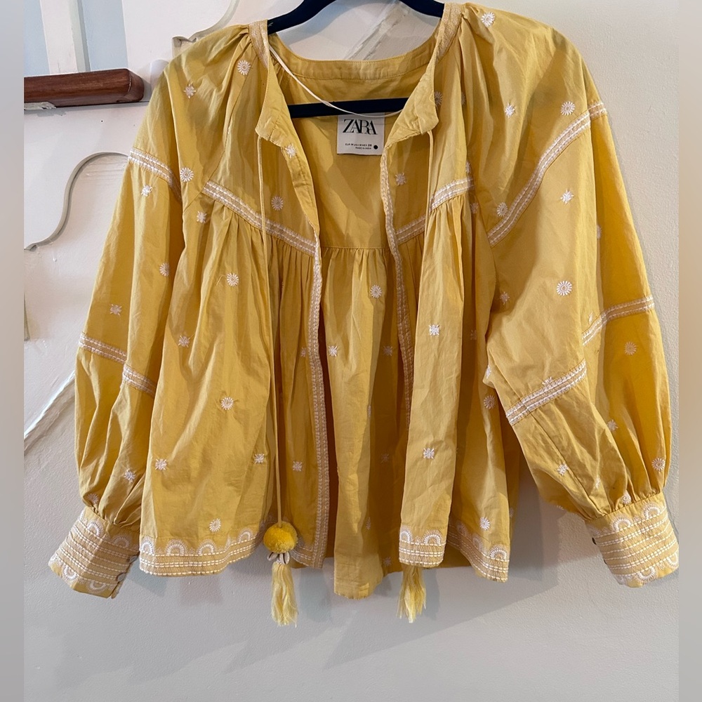 Beautiful Zara blouson jacket size medium, worn once